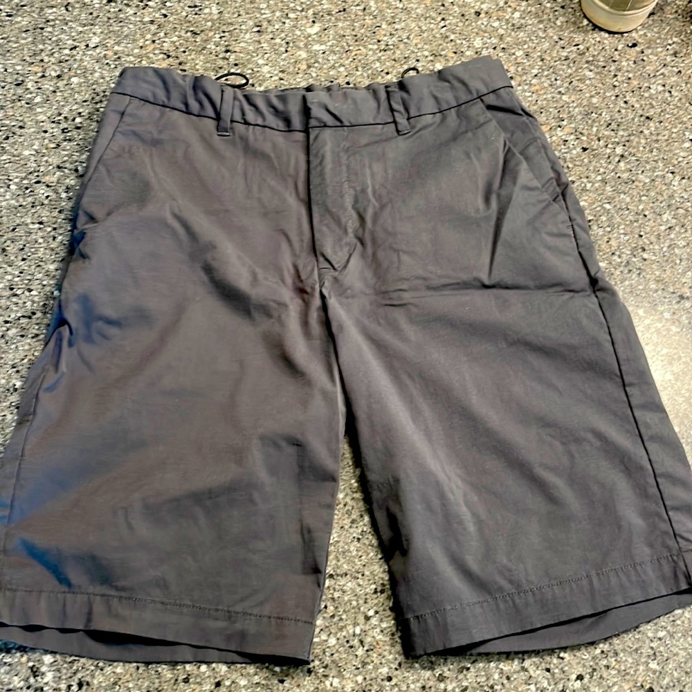 Wrinkle resist, quick dry men’s shorts, 30 waist